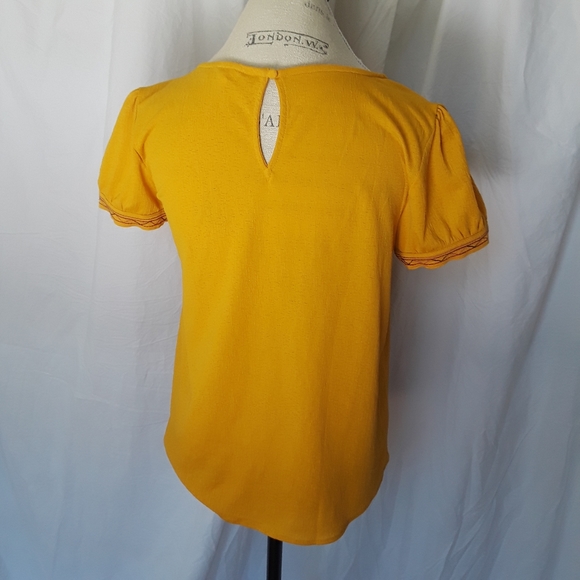 Gorgeous Yellow Shirt with Floral Embroidery Large - Picture 2 of 7